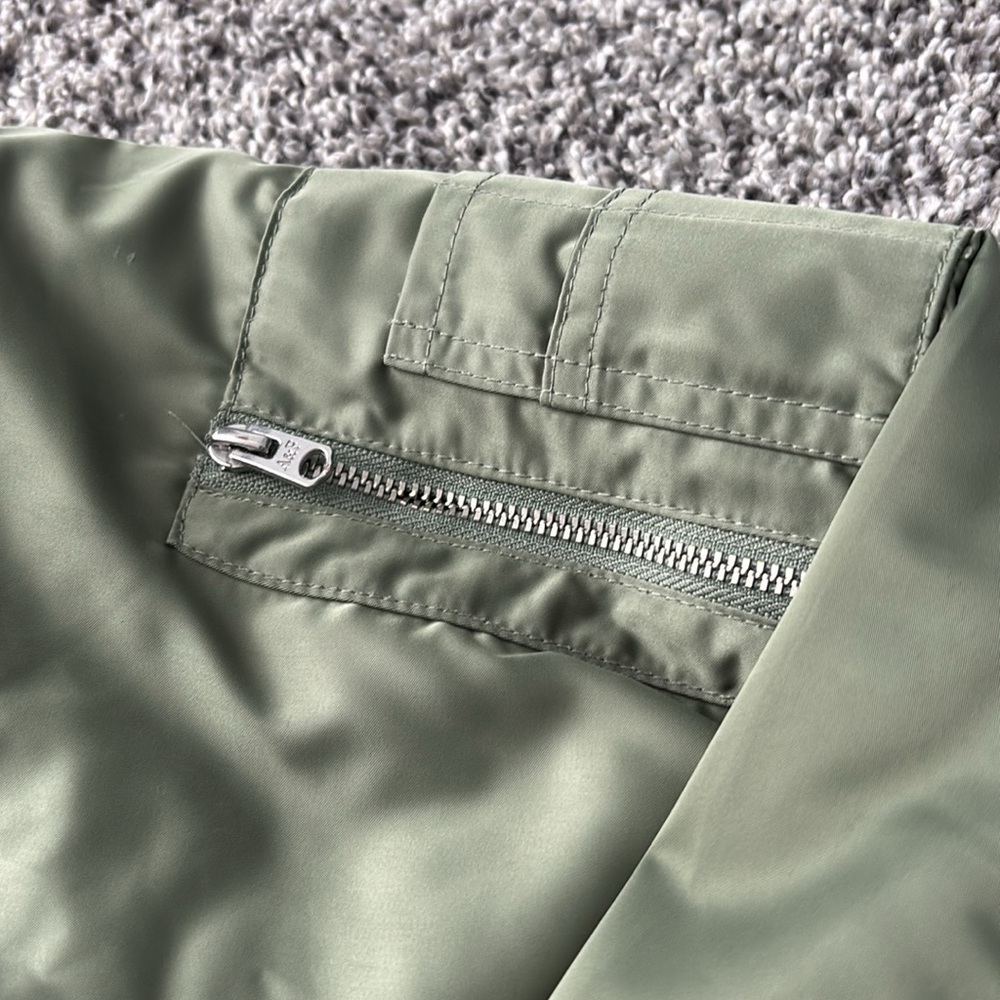 GUC Abercrombie Kids Green Bomber Jacket Size 7/8 - Picture 6 of 11
